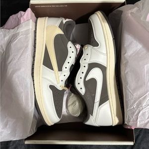 Jordan 1 Low traviss scott reverse mocha